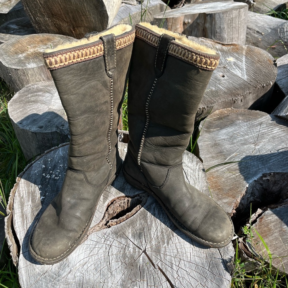 UGG Swell Tall Boots Nubuck Suede Leather Sheepskin Lined Charcoal Grey size 9